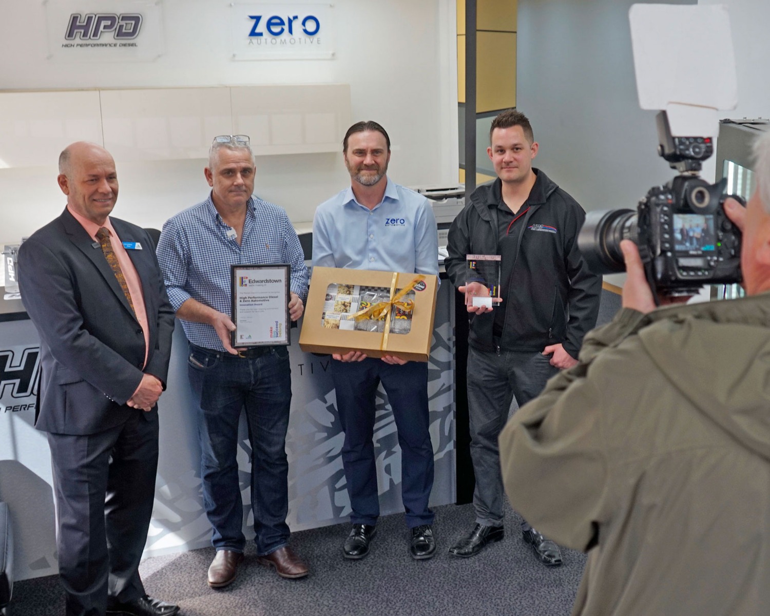 Receiving-award-from-Mayor-2